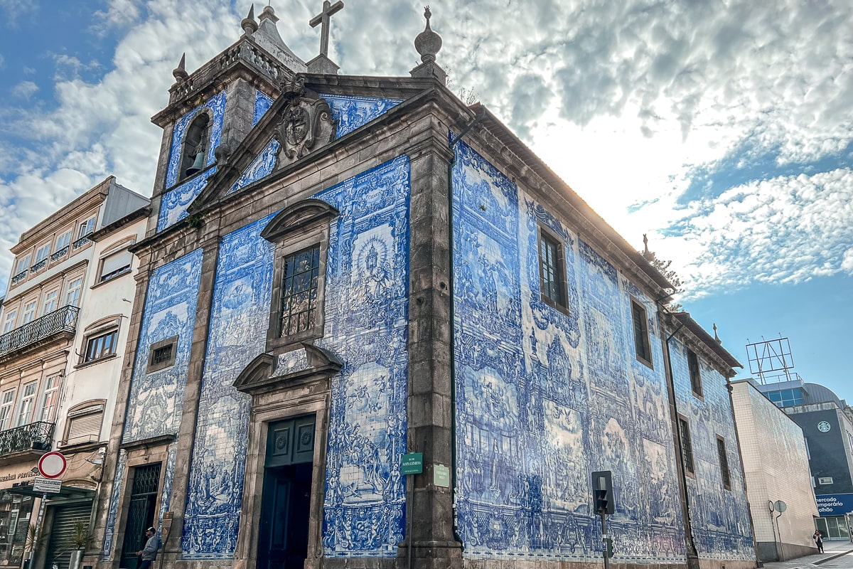 A blue and white azulejo tiled church